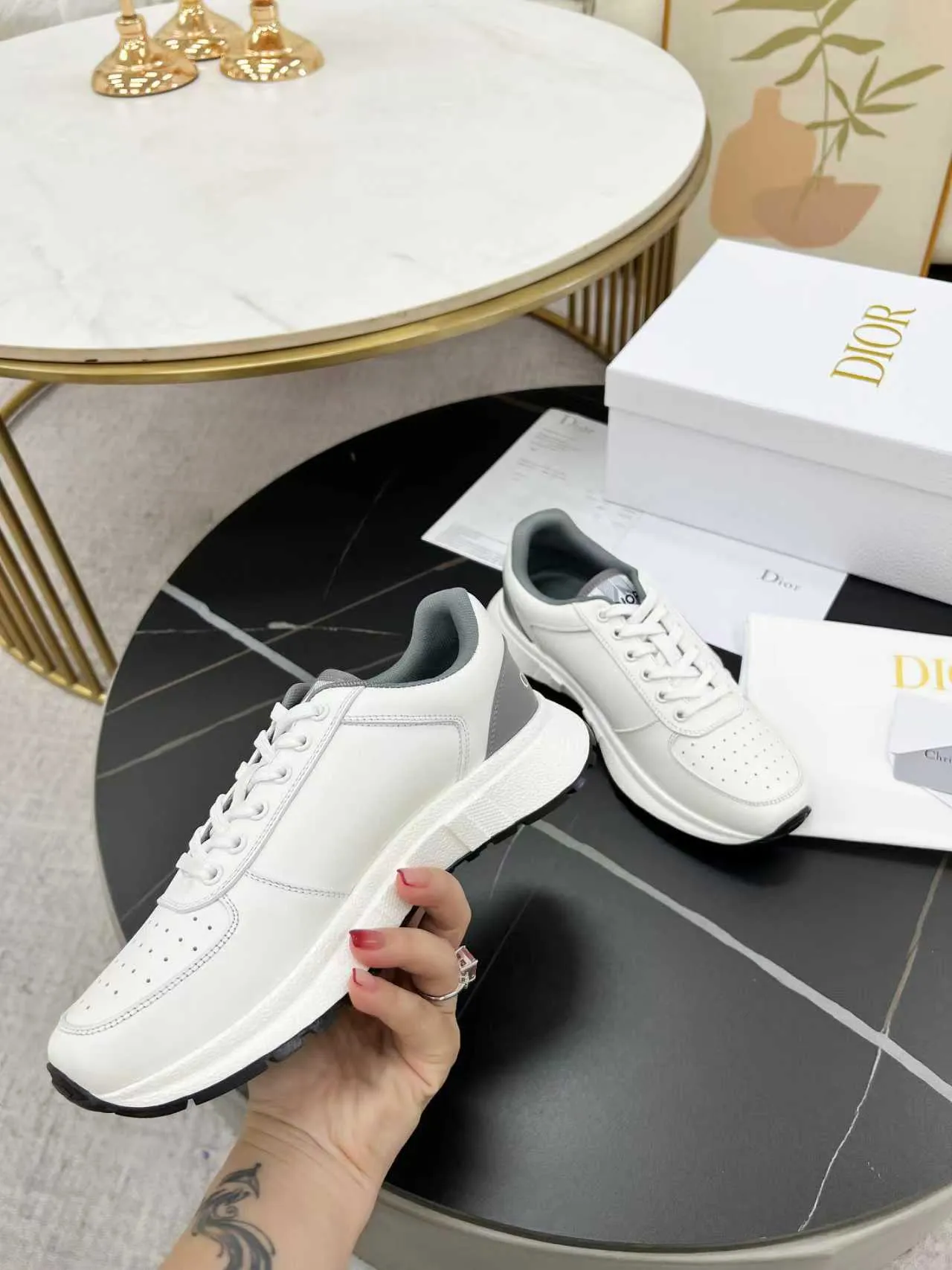 [Dior Dior] P: 640💰Couple model Size: Female: 35-40 (41 customized), male 39-44. (45 customized) 2025 Dior Dior autumn and winter new products🌹Fashion and trends coexist. Imported cowhide is customized one to one. Fabric; cowhide. Lining: Breathable mesh. Outsole: TPU.